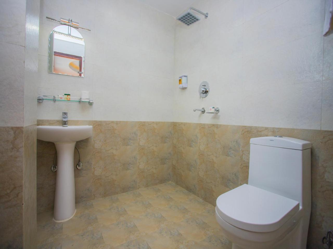 Hotel Lakeside Pvt. Ltd. Pokhara Extérieur photo