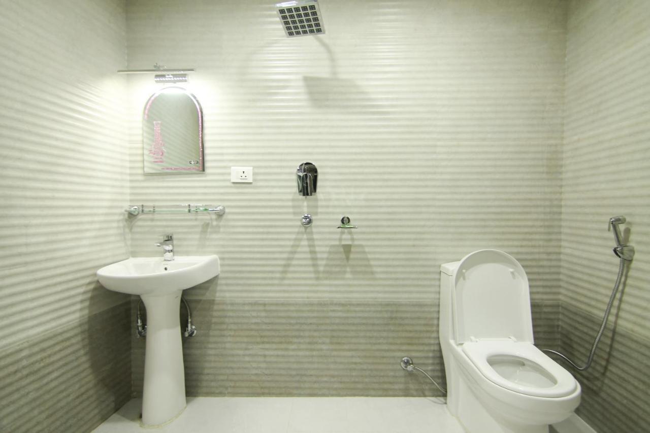 Hotel Lakeside Pvt. Ltd. Pokhara Extérieur photo
