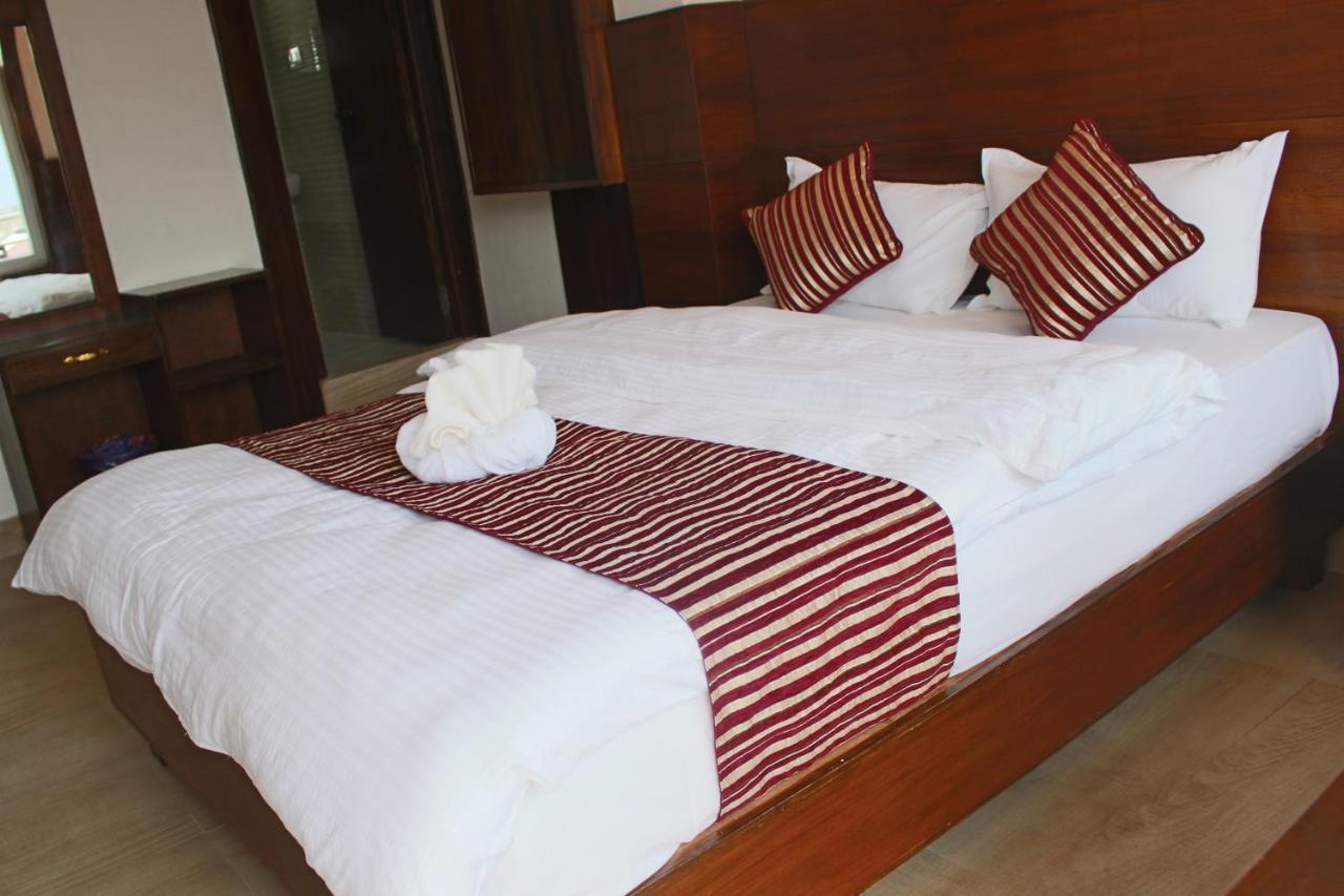 Hotel Lakeside Pvt. Ltd. Pokhara Extérieur photo